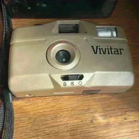 Bulk lot of 6 film cameras:  Kodak, Nikon, Panorama, Minolta, Vivitar - Picture 3 of 10